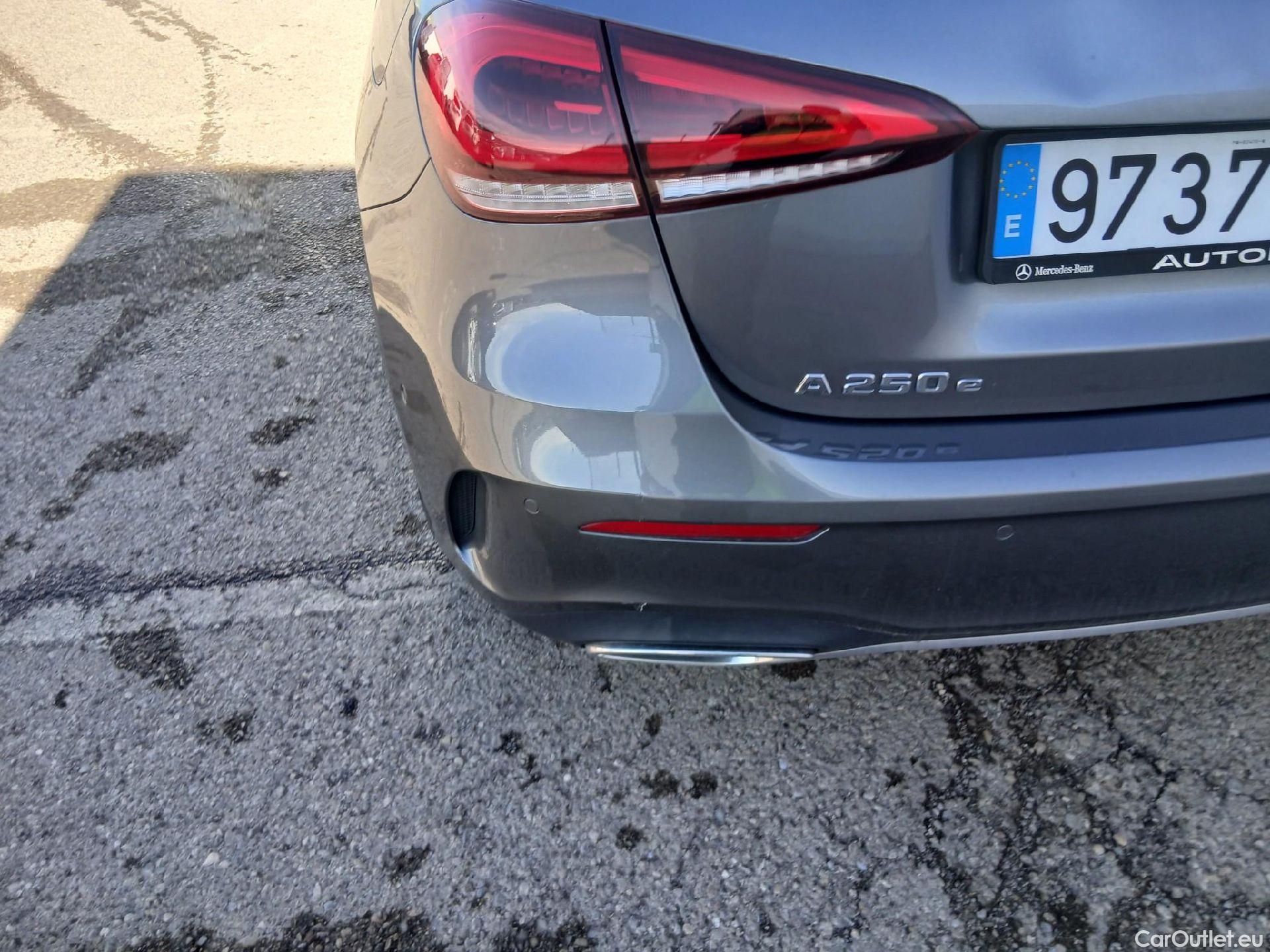  Mercedes  A-Klasse MERCEDES-BENZ Clase A / 2018 / 5P / berlina con portón A 250 e #11