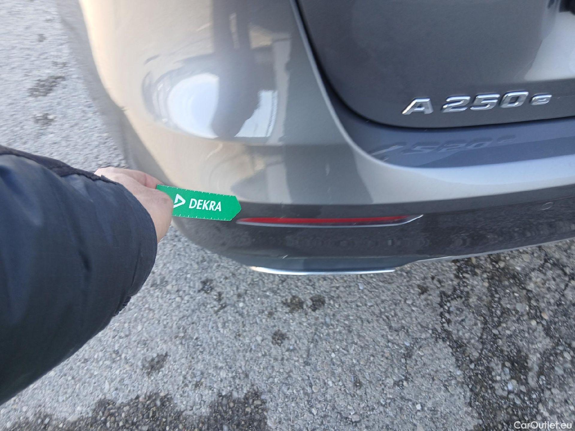  Mercedes  A-Klasse MERCEDES-BENZ Clase A / 2018 / 5P / berlina con portón A 250 e #12