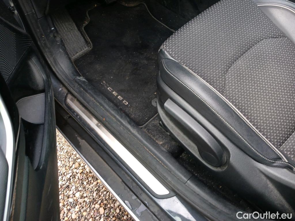  KIA  XCeed KIA  1.6 GDi PHEV 104kW (141CV) eDrive (AC) #51