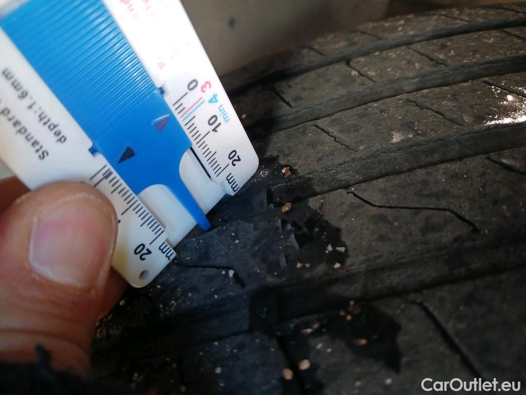  KIA  Niro KIA e- / 2016 / 5P / crossover e- 150kW (204CV) Drive (Long Range) #9