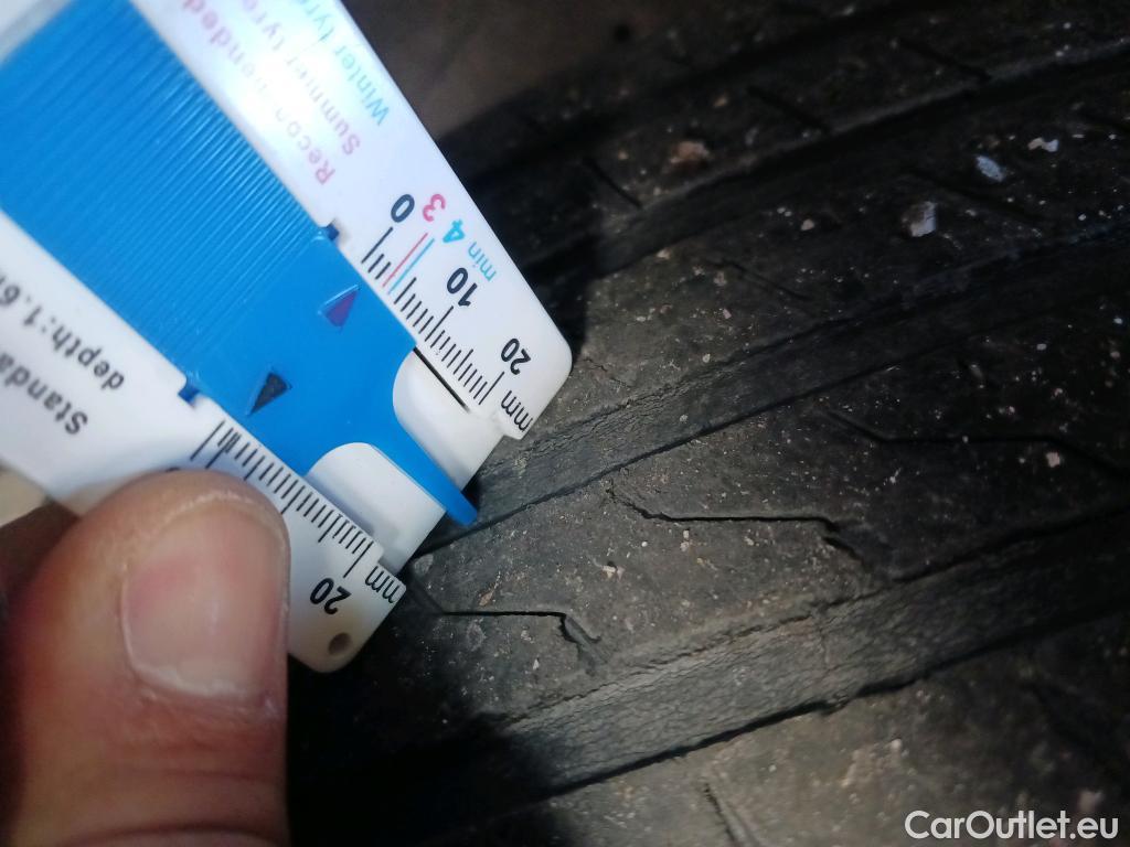  KIA  Niro KIA e- / 2016 / 5P / crossover e- 150kW (204CV) Drive (Long Range) #7