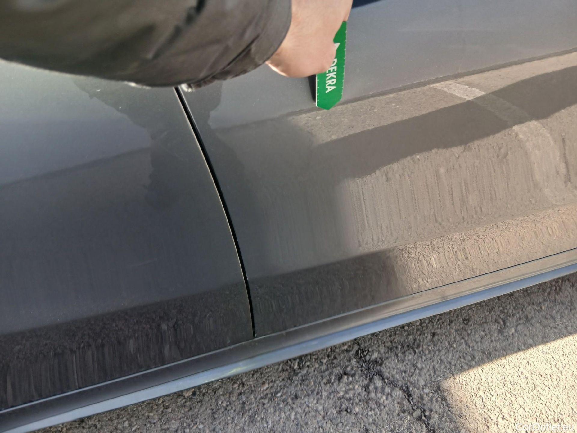  Mercedes  A-Klasse MERCEDES-BENZ Clase A / 2018 / 5P / berlina con portón A 250 e #24