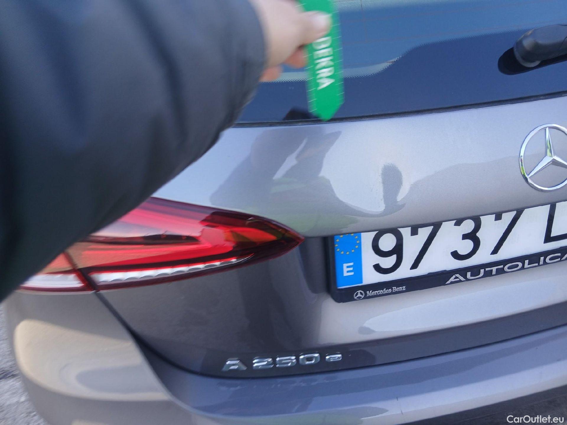  Mercedes  A-Klasse MERCEDES-BENZ Clase A / 2018 / 5P / berlina con portón A 250 e #13