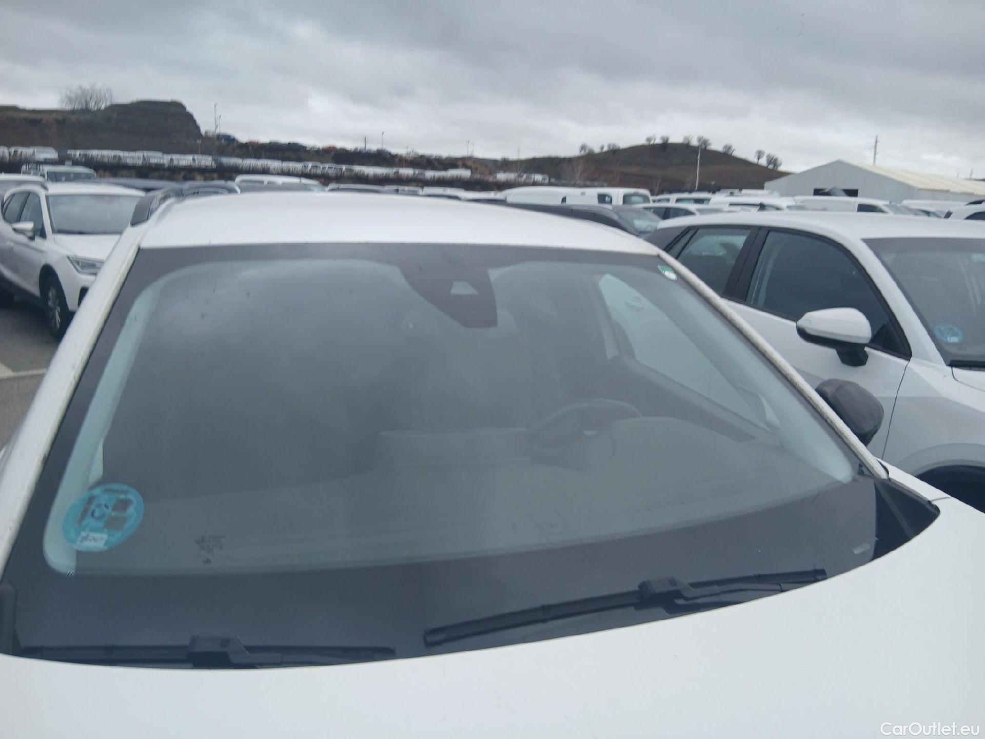  Peugeot  2008 PEUGEOT  / 2019 / 5P / todoterreno Allure BlueHDI 81kW (110CV) #8