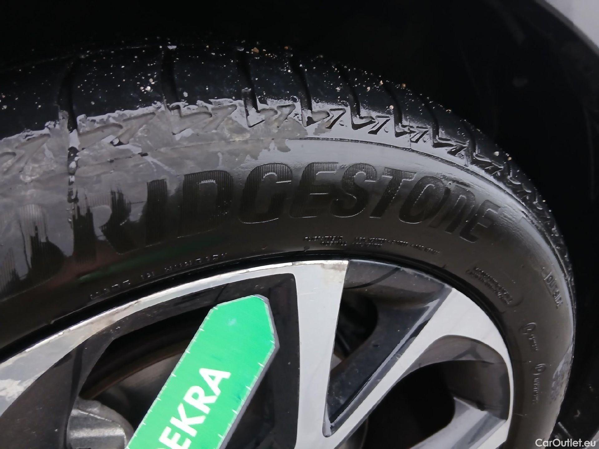  Toyota  C-HR TOYOTA  / 2016 / 5P / todoterreno 1.8 125H Advance (CX) #1