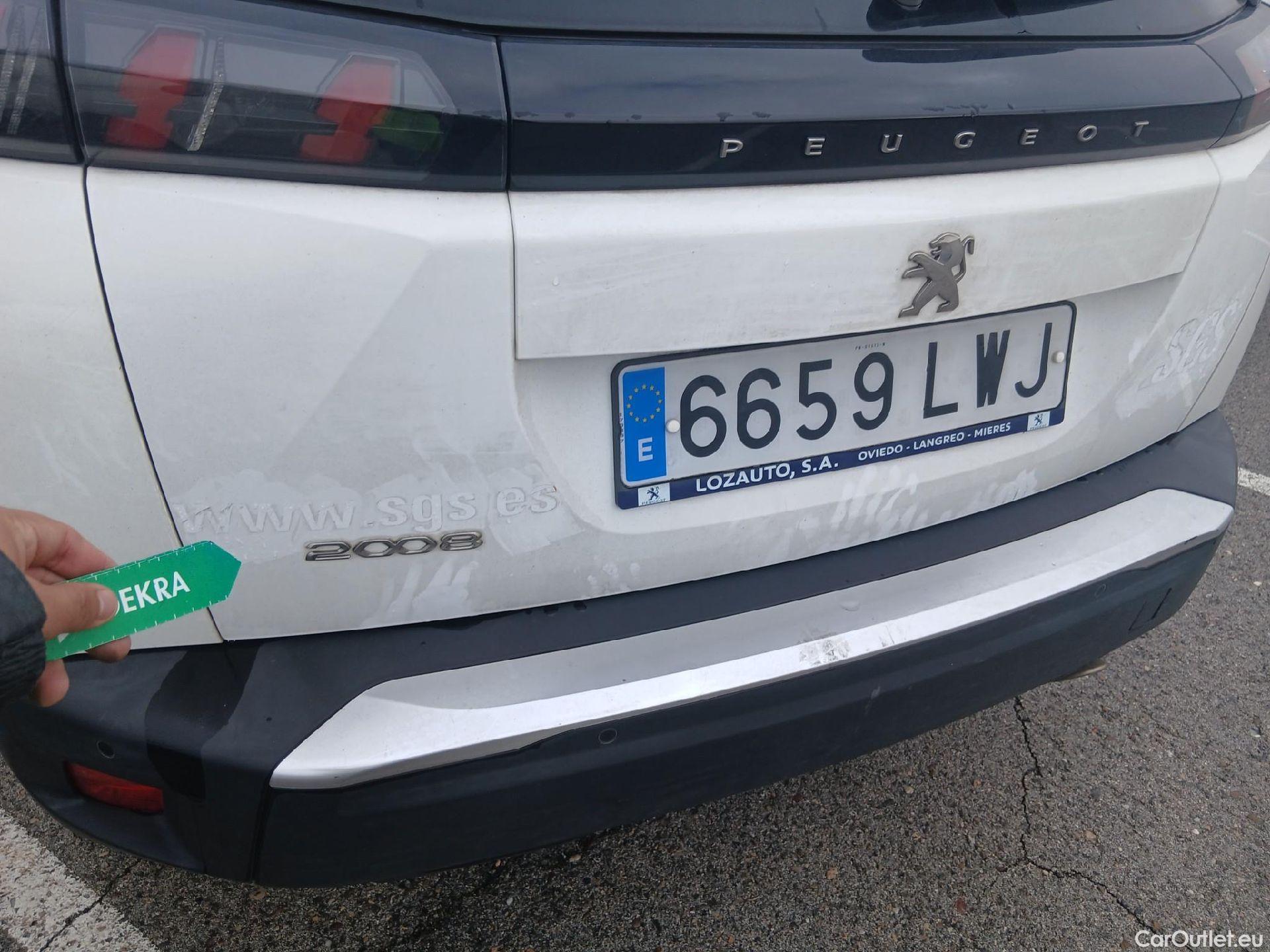  Peugeot  2008 PEUGEOT  / 2019 / 5P / todoterreno Allure BlueHDI 81kW (110CV) #17