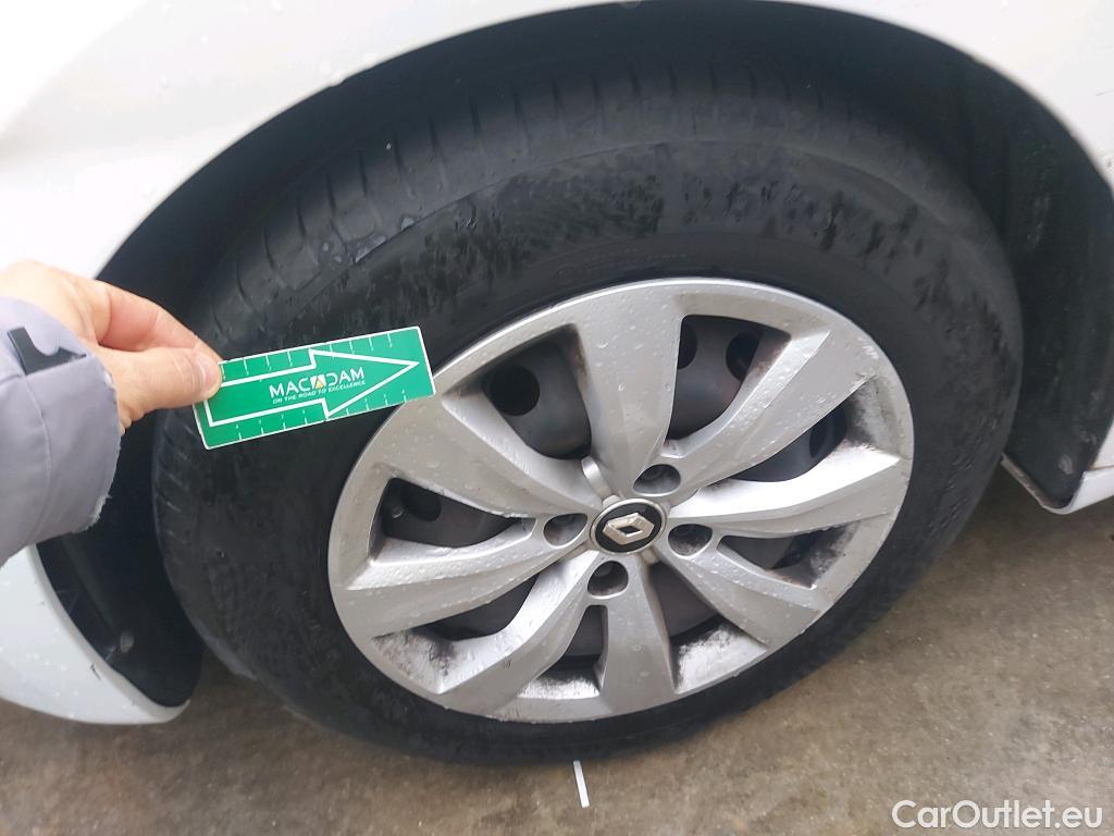  Renault  Clio RENAULT  / 2019 / 5P / berlina con portón Business Blue dCi 74kW (100CV) #18