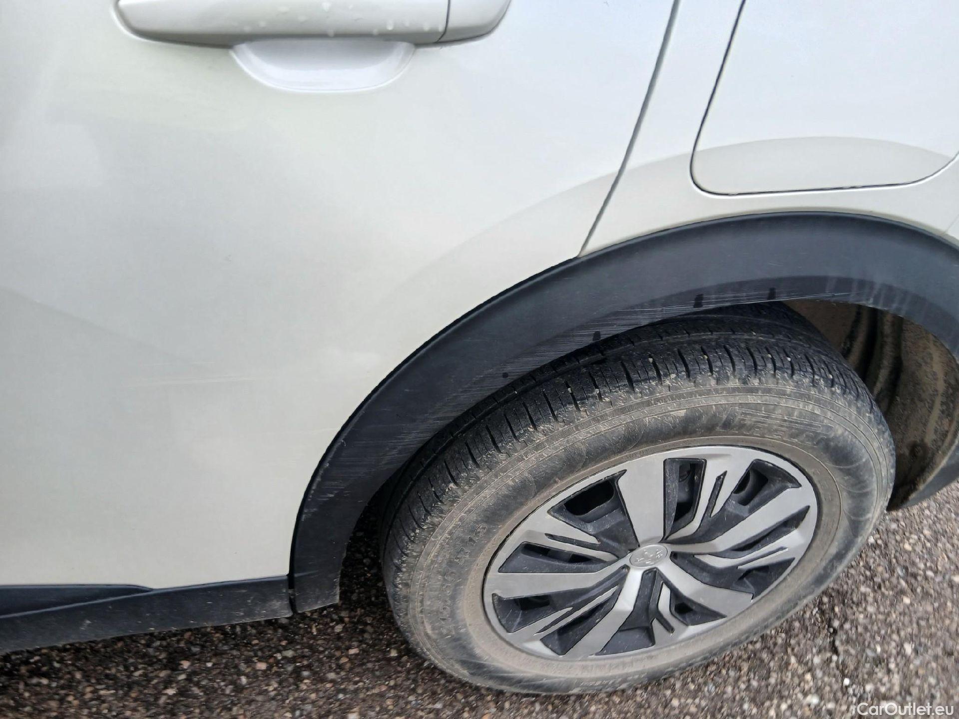  Peugeot  2008 PEUGEOT  / 2019 / 5P / todoterreno Active Pack Puretech 100 S&S BVM6 #7