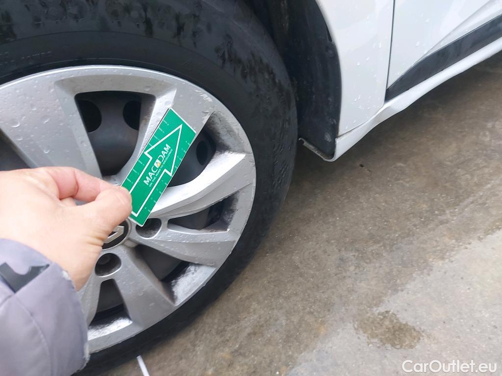  Renault  Clio RENAULT  / 2019 / 5P / berlina con portón Business Blue dCi 74kW (100CV) #19