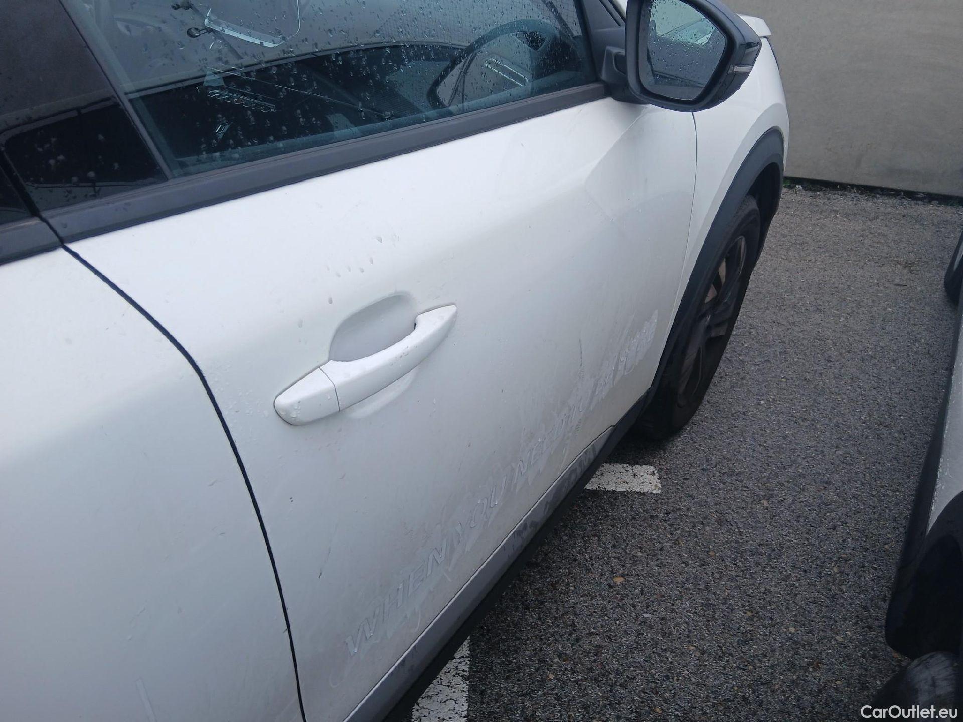  Peugeot  2008 PEUGEOT  / 2019 / 5P / todoterreno Allure BlueHDI 81kW (110CV) #23