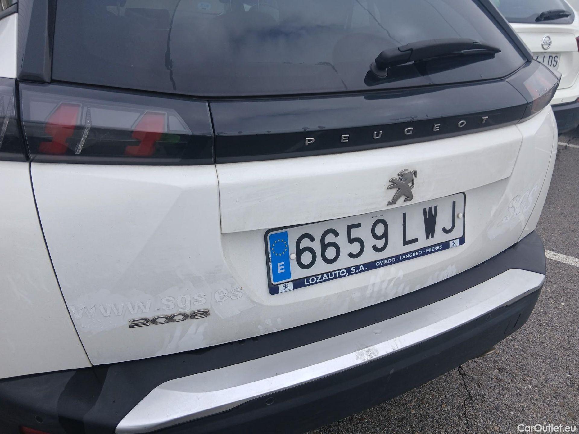  Peugeot  2008 PEUGEOT  / 2019 / 5P / todoterreno Allure BlueHDI 81kW (110CV) #18