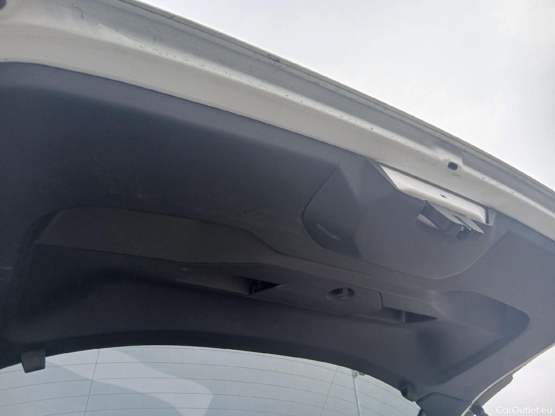  Peugeot  2008 PEUGEOT  / 2019 / 5P / todoterreno Allure BlueHDI 81kW (110CV) #2