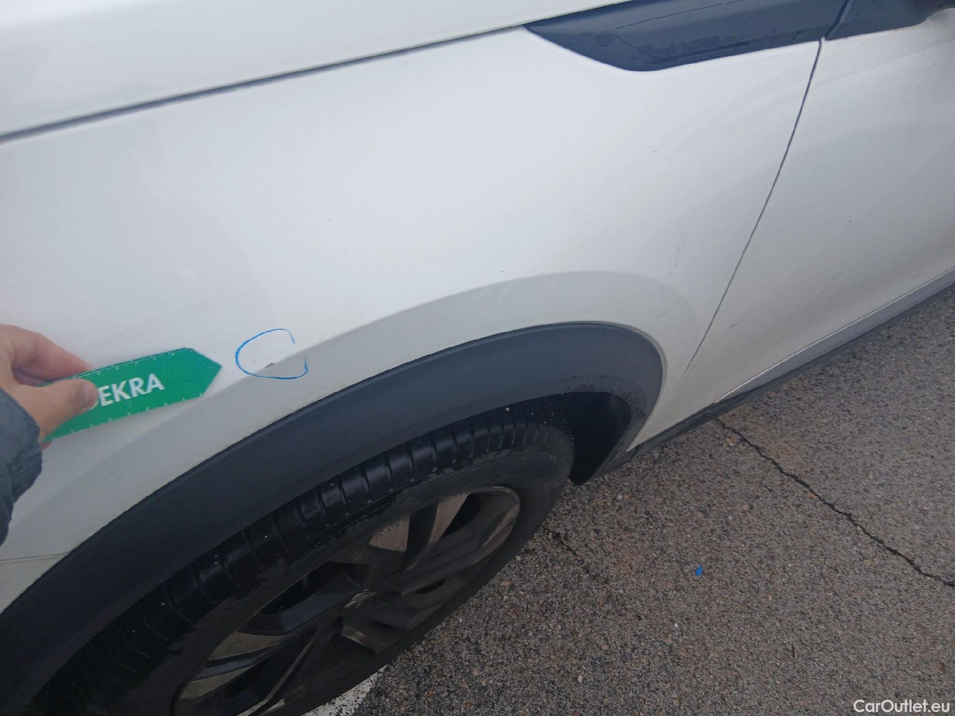  Peugeot  2008 PEUGEOT  / 2019 / 5P / todoterreno Allure BlueHDI 81kW (110CV) #9