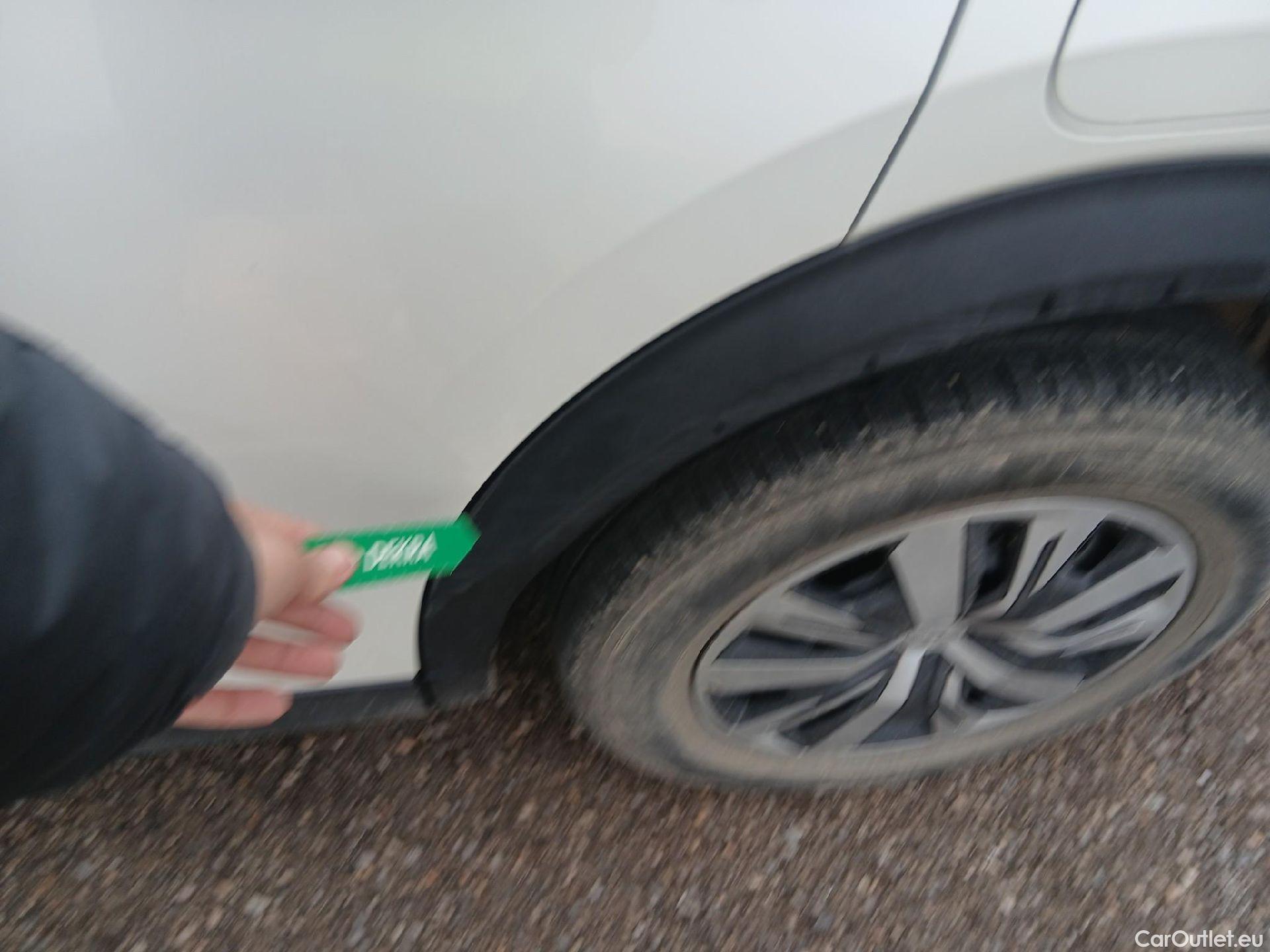  Peugeot  2008 PEUGEOT  / 2019 / 5P / todoterreno Active Pack Puretech 100 S&S BVM6 #8