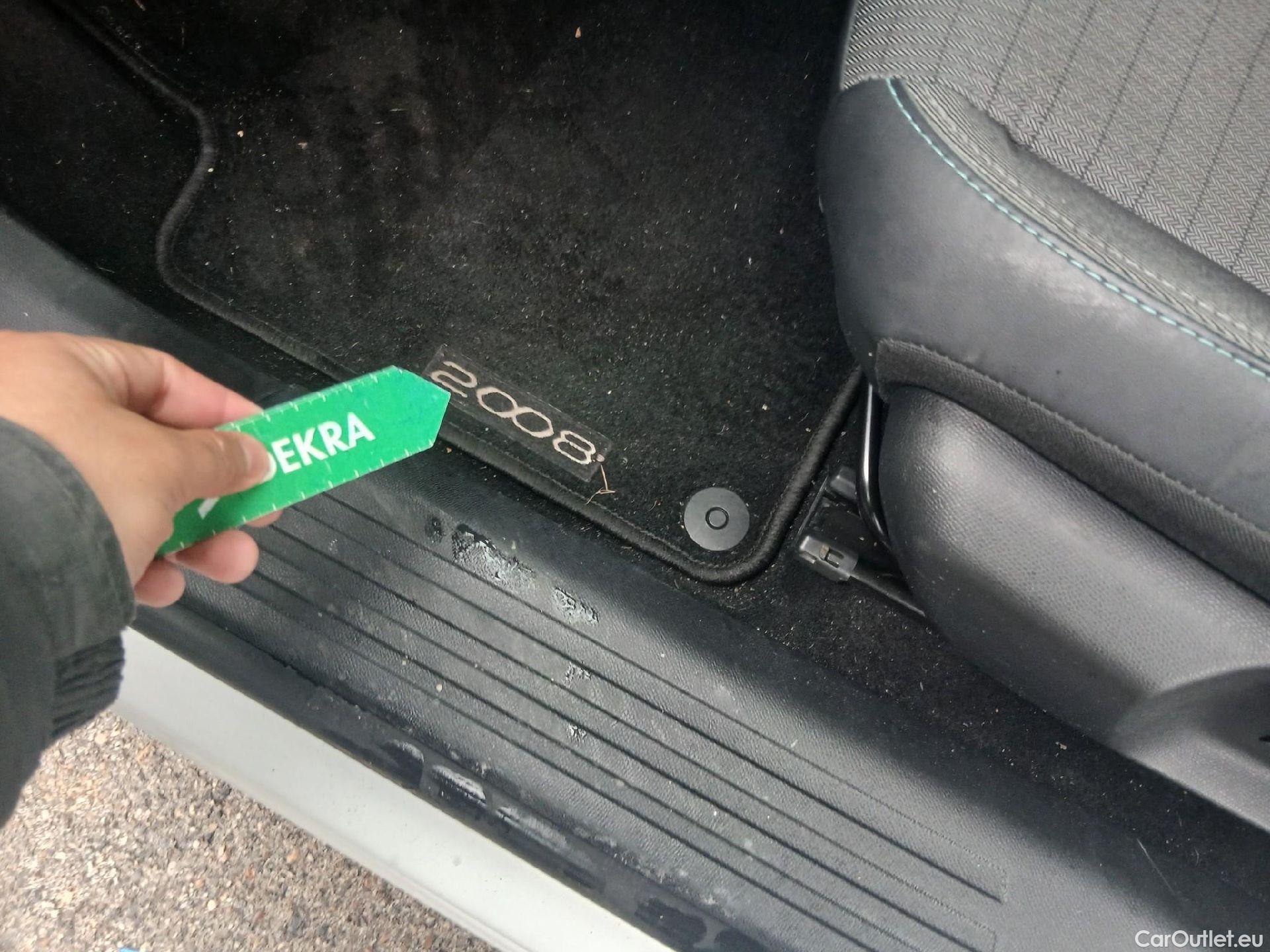  Peugeot  2008 PEUGEOT  / 2019 / 5P / todoterreno Allure BlueHDI 81kW (110CV) #1