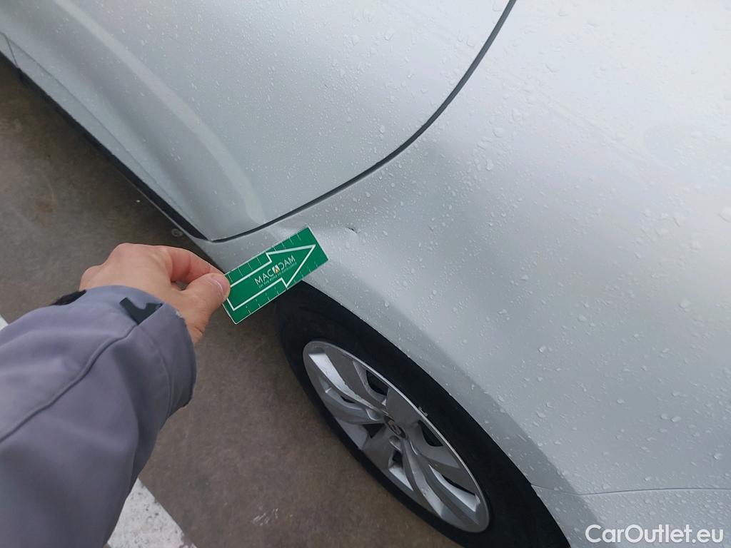  Renault  Clio RENAULT  / 2019 / 5P / berlina con portón Business Blue dCi 74kW (100CV) #6