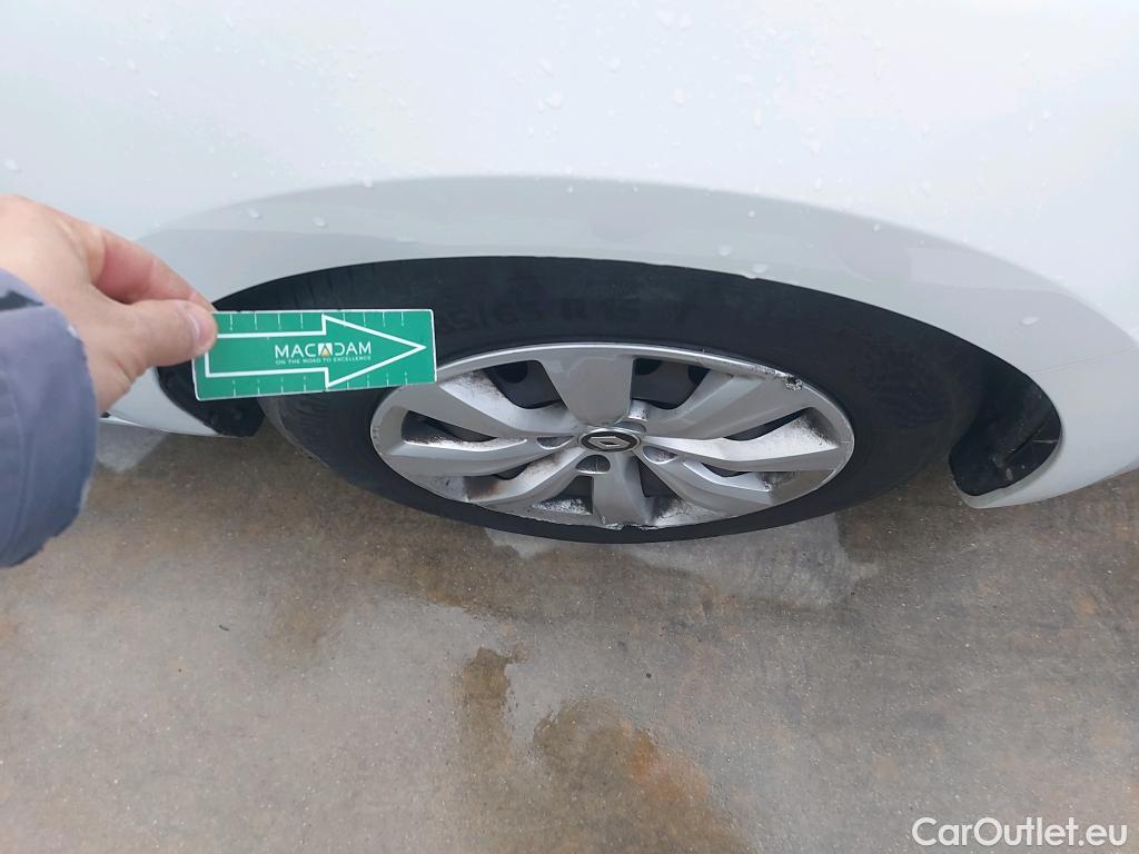  Renault  Clio RENAULT  / 2019 / 5P / berlina con portón Business Blue dCi 74kW (100CV) #22