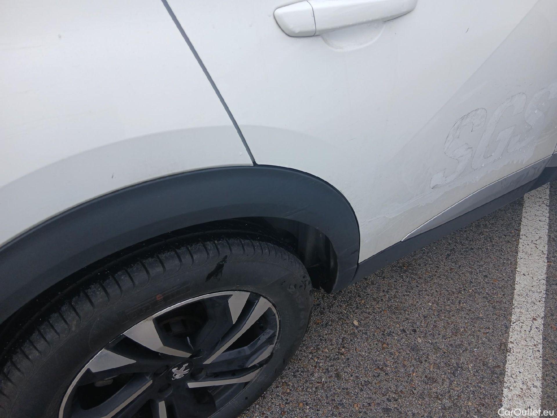  Peugeot  2008 PEUGEOT  / 2019 / 5P / todoterreno Allure BlueHDI 81kW (110CV) #20