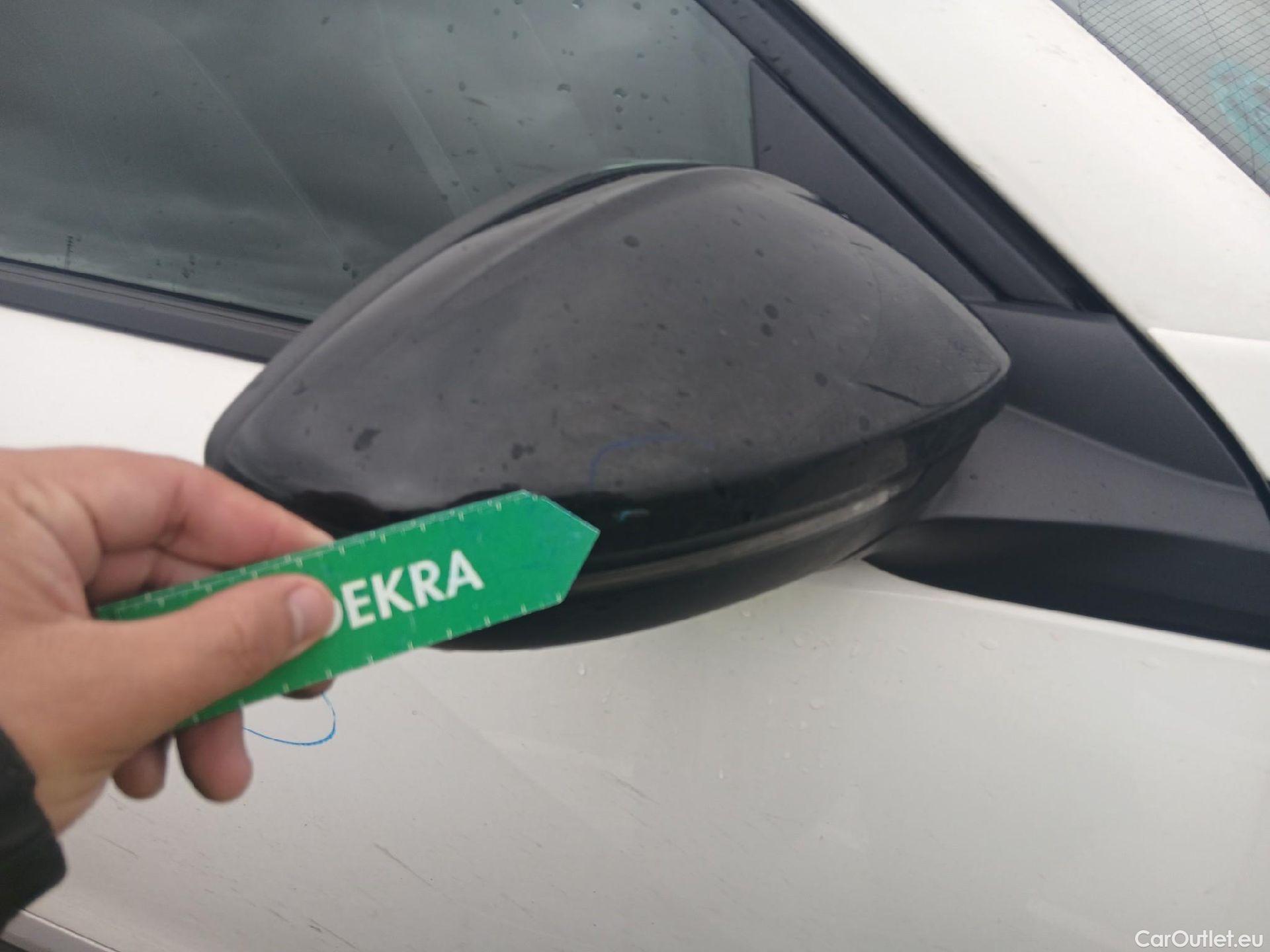  Peugeot  2008 PEUGEOT  / 2019 / 5P / todoterreno Allure BlueHDI 81kW (110CV) #20