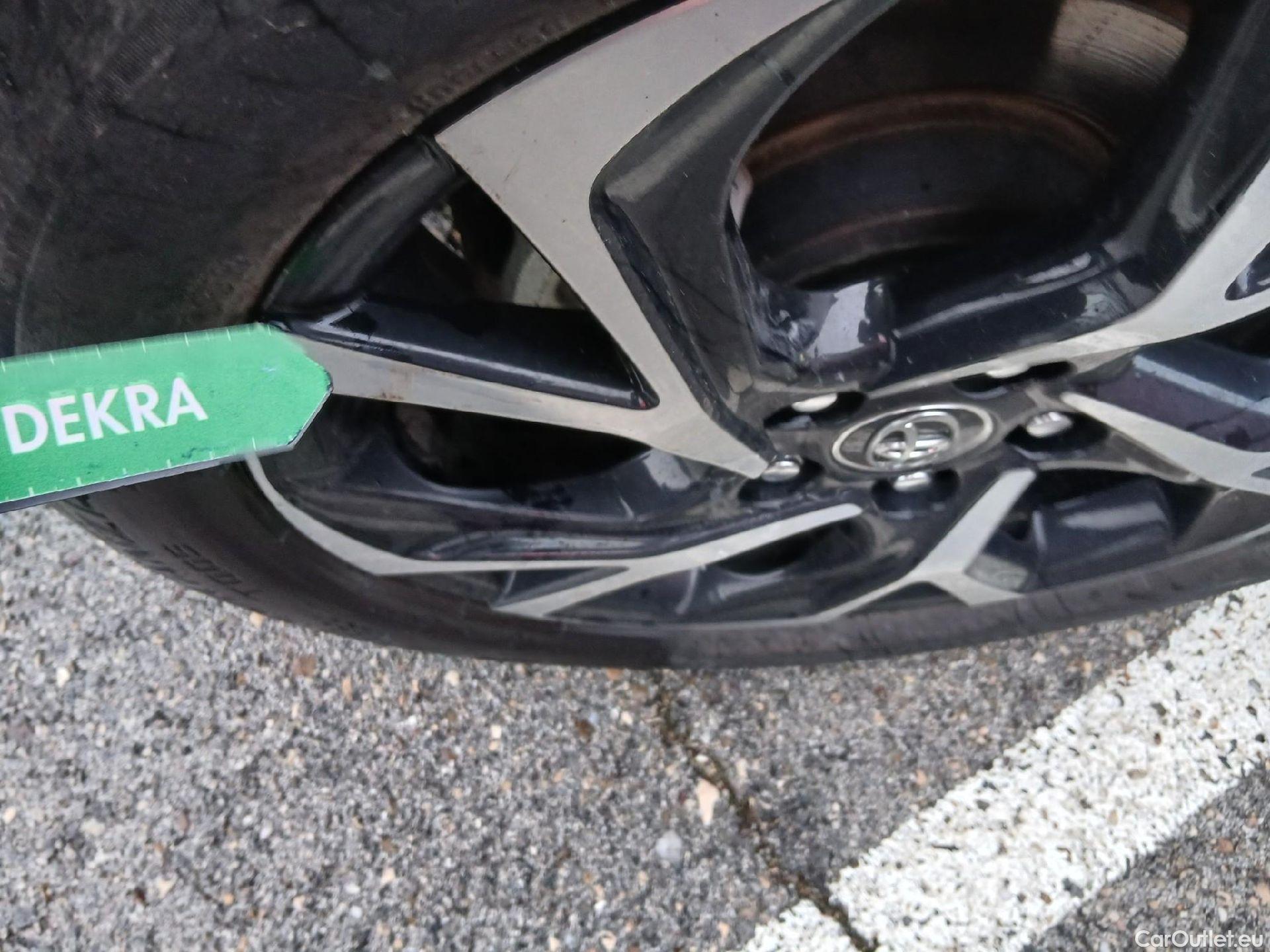  Toyota  C-HR TOYOTA  / 2016 / 5P / todoterreno 1.8 125H Advance (CX) #6