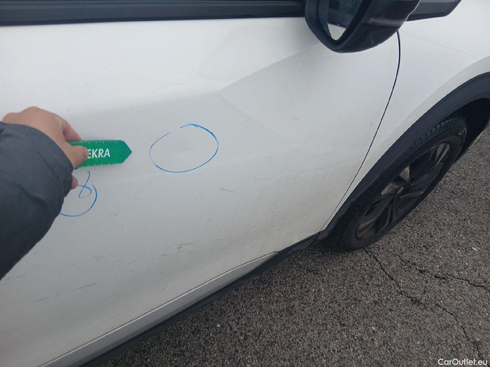  Peugeot  2008 PEUGEOT  / 2019 / 5P / todoterreno Allure BlueHDI 81kW (110CV) #18