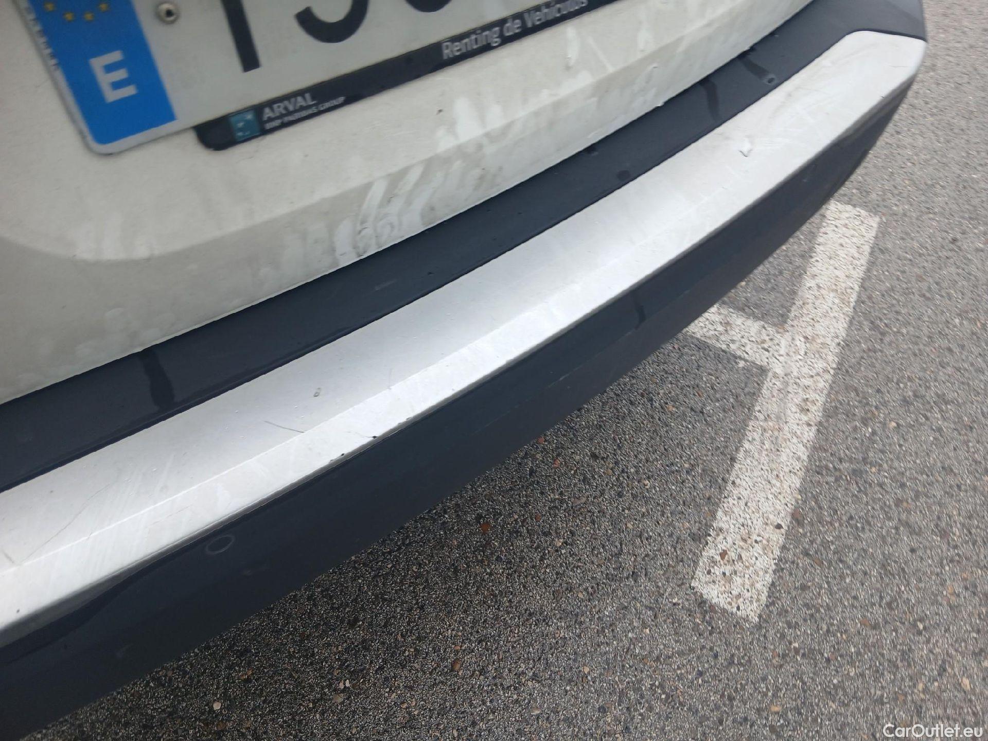  Peugeot  2008 PEUGEOT  / 2019 / 5P / todoterreno Allure BlueHDI 81kW (110CV) #15