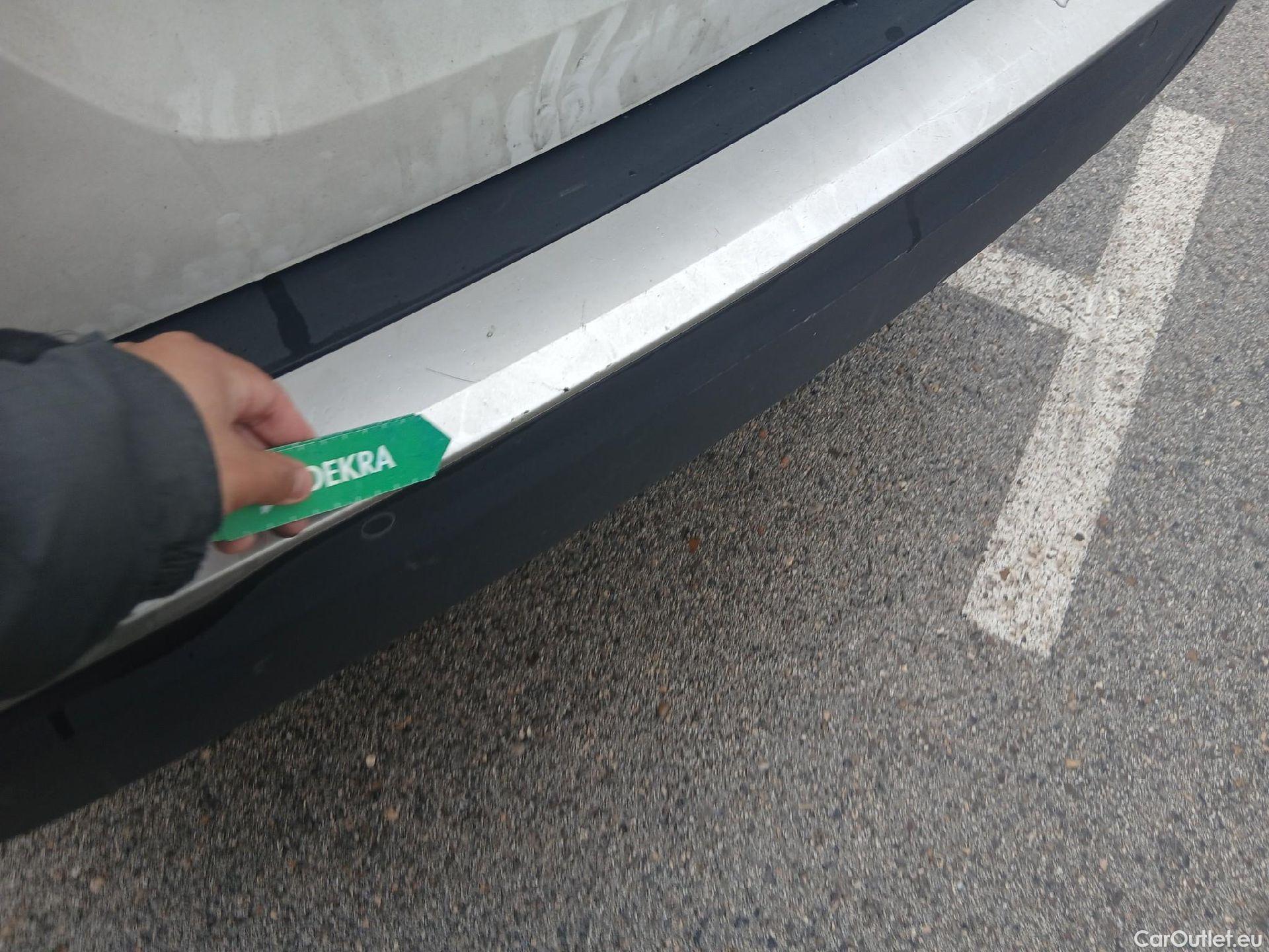  Peugeot  2008 PEUGEOT  / 2019 / 5P / todoterreno Allure BlueHDI 81kW (110CV) #14