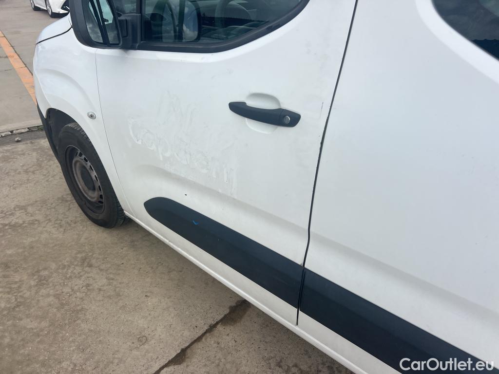  Citroen  Berlingo CITROEN  / 2018 / 4P / combi Talla M BlueHDi 100 LIVE (AC) #23