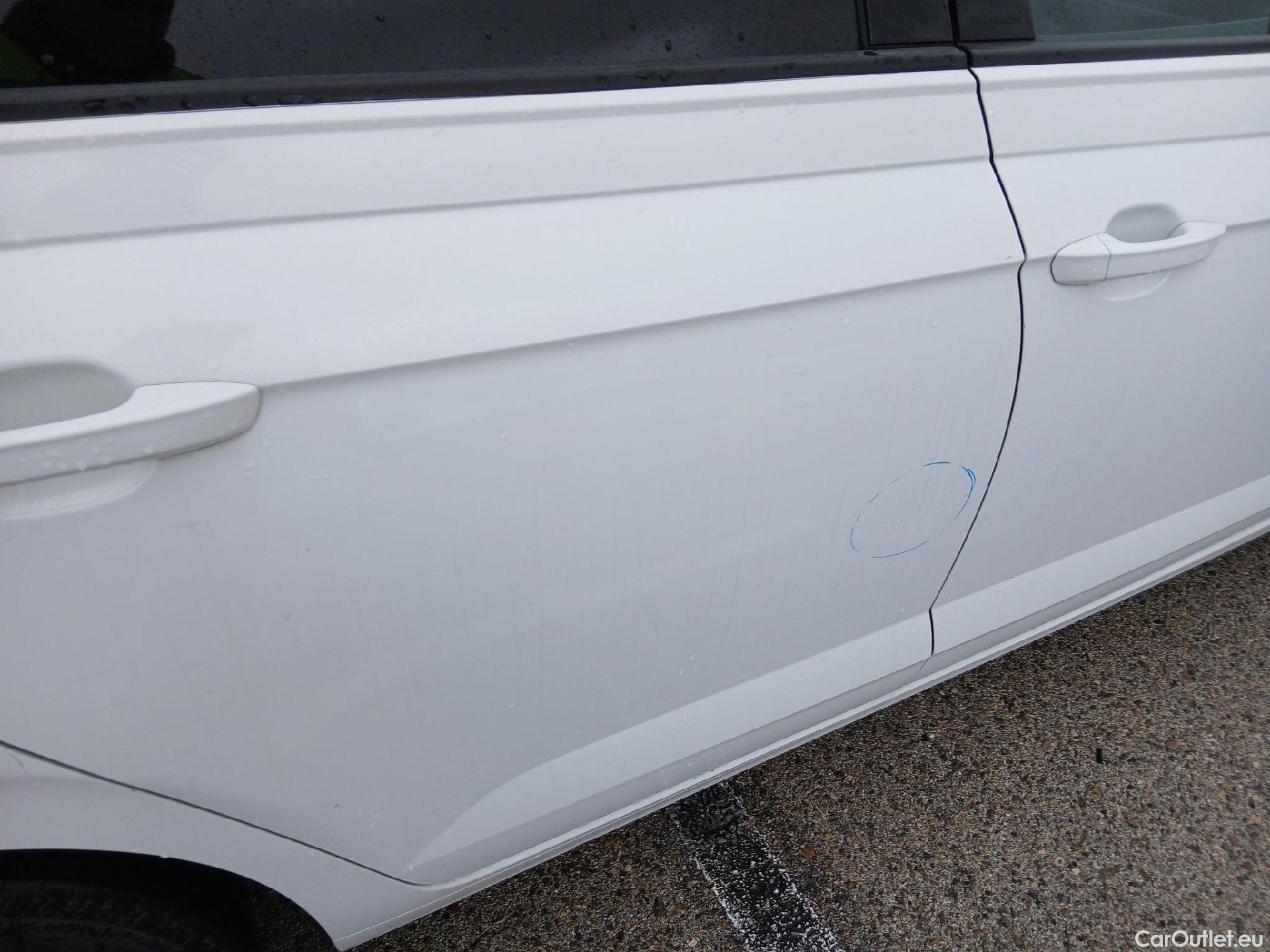  Volkswagen  Polo VOLKSWAGEN  / 2021 / 5P / berlina con portón Life 1.0 TSI 70kW (95CV) #24