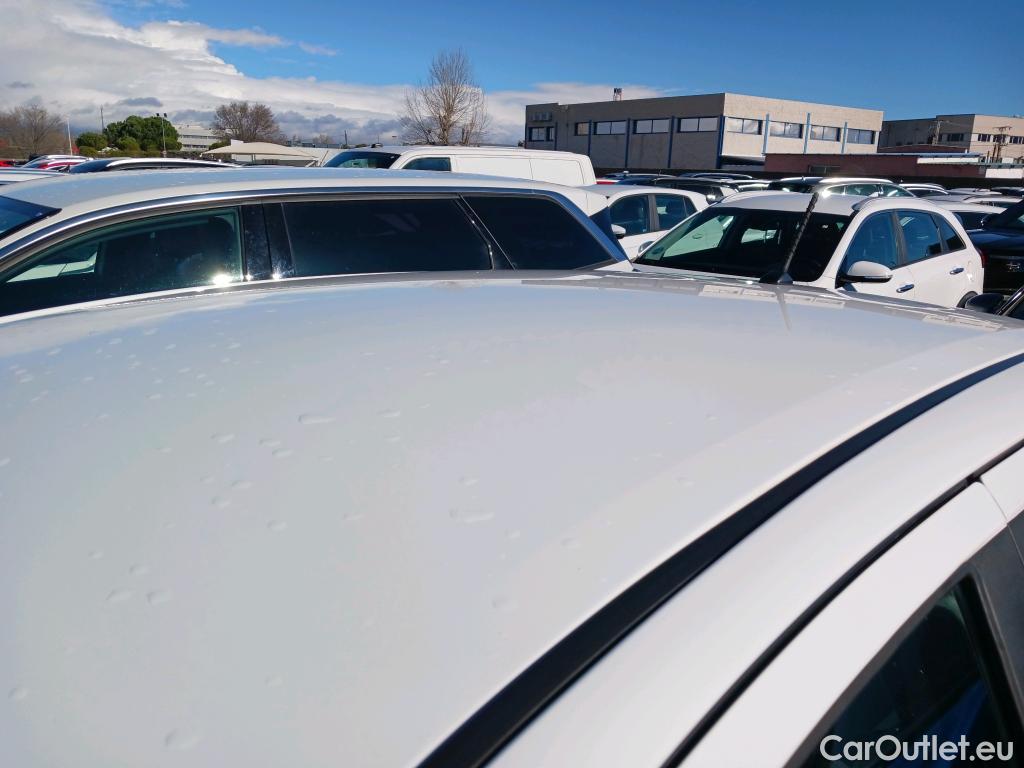  Toyota  Yaris TOYOTA  / 2017 / 5P / berlina con portón 1.5 Hybrid Active #3