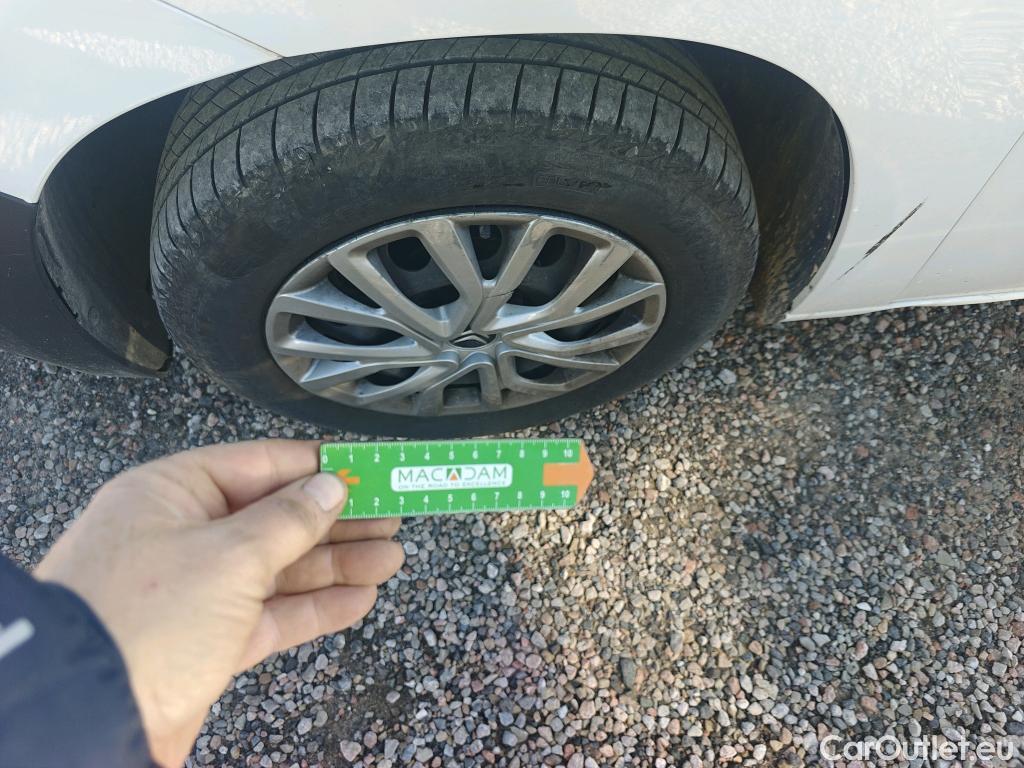  Citroen  Berlingo CITROEN  / 2018 / 4P / monovolumen compacto Talla M BlueHDi 100 S&S LIVE PACK #19