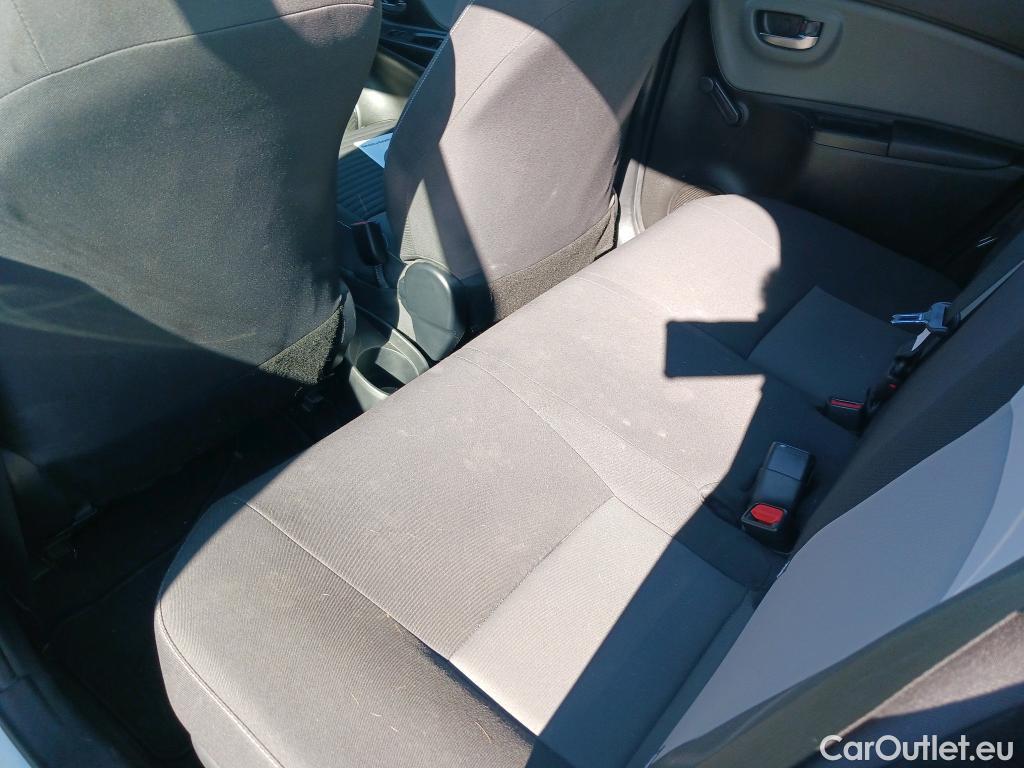  Toyota  Yaris TOYOTA  / 2017 / 5P / berlina con portón 1.5 Hybrid Active #5