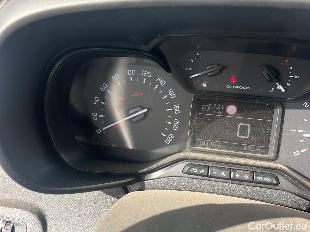  Citroen  Berlingo CITROEN  / 2018 / 4P / combi Talla M BlueHDi 100 LIVE (AC) #40