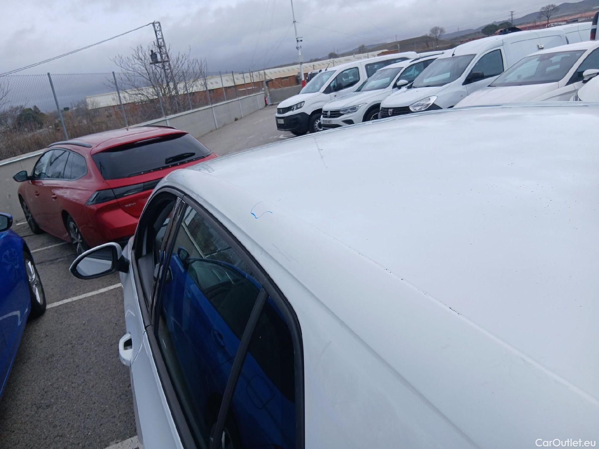  Volkswagen  Golf  VOLKSWAGEN / 2020 / 5P / berlina con portón 2.0 TDI 85kW (115CV) #20