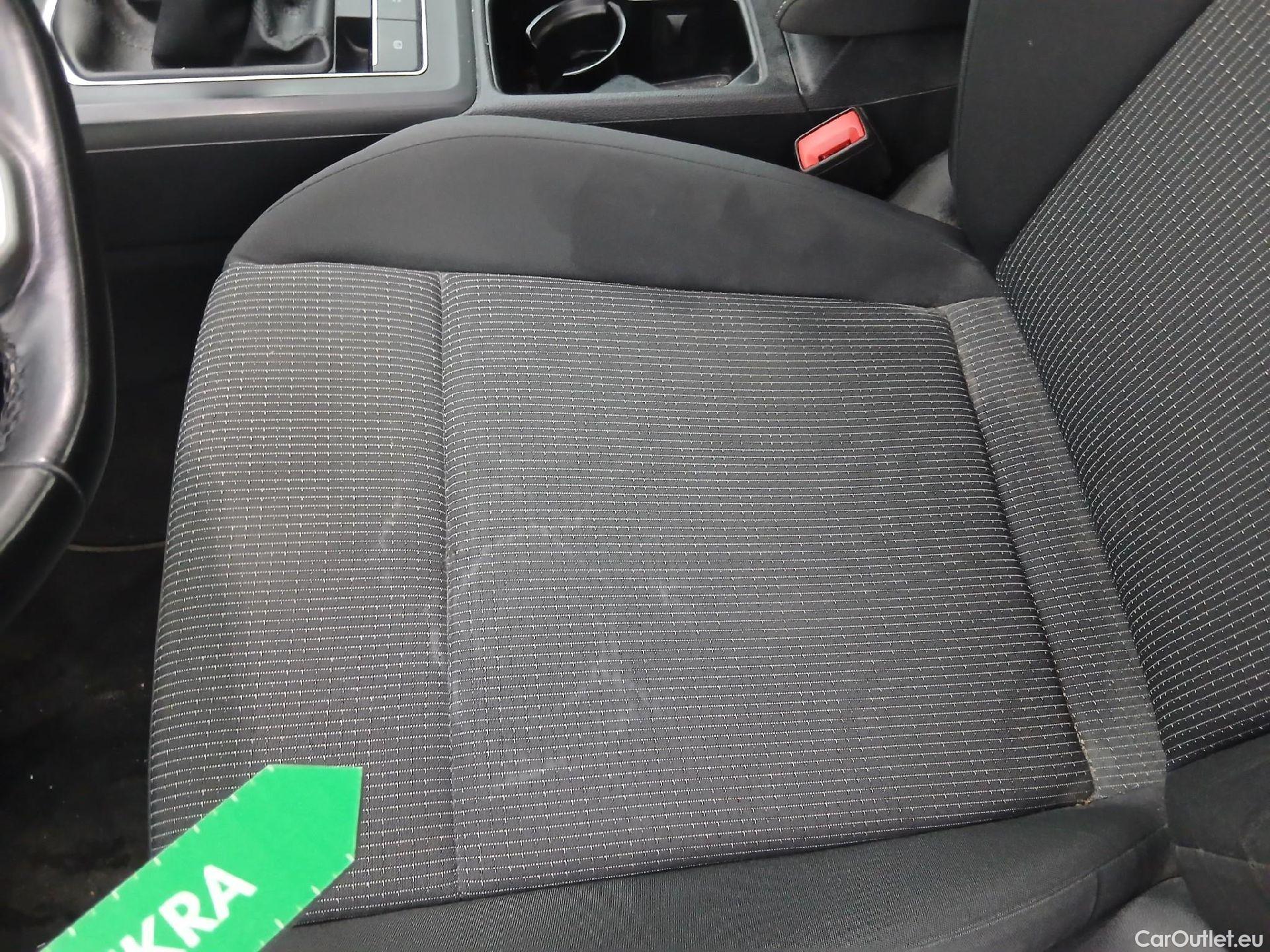  Volkswagen  Golf  VOLKSWAGEN / 2020 / 5P / berlina con portón 2.0 TDI 85kW (115CV) #14