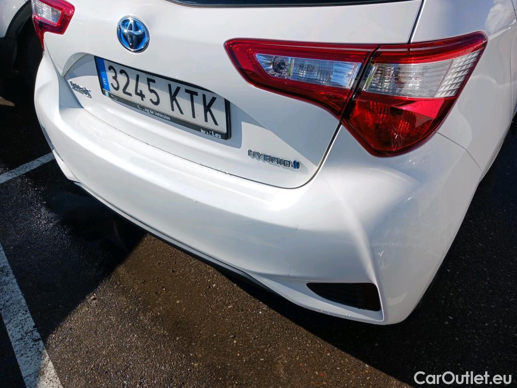  Toyota  Yaris TOYOTA  / 2017 / 5P / berlina con portón 1.5 Hybrid Active #21