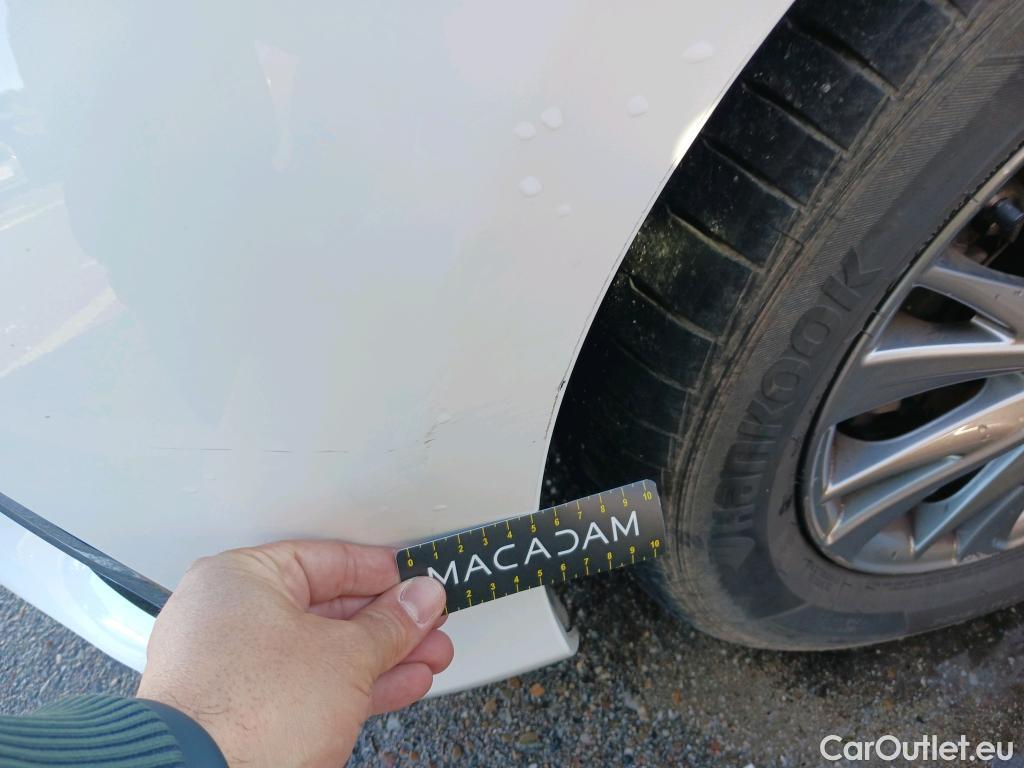  Toyota  Yaris TOYOTA  / 2017 / 5P / berlina con portón 1.5 Hybrid Active #17