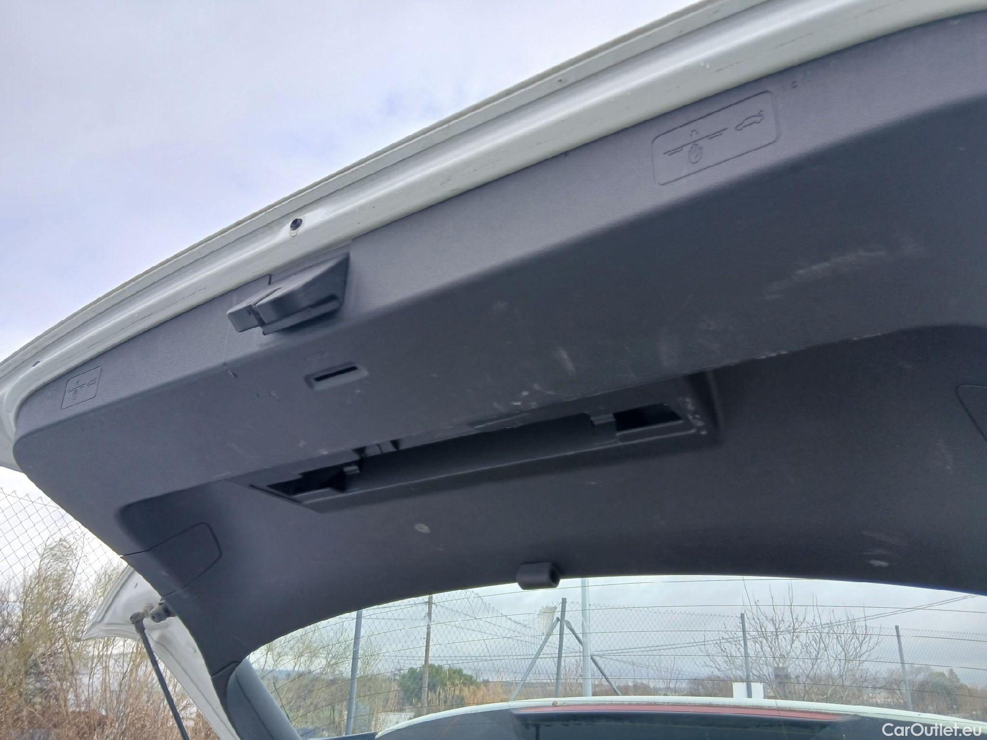  Volkswagen  Golf  VOLKSWAGEN / 2020 / 5P / berlina con portón 2.0 TDI 85kW (115CV) #32