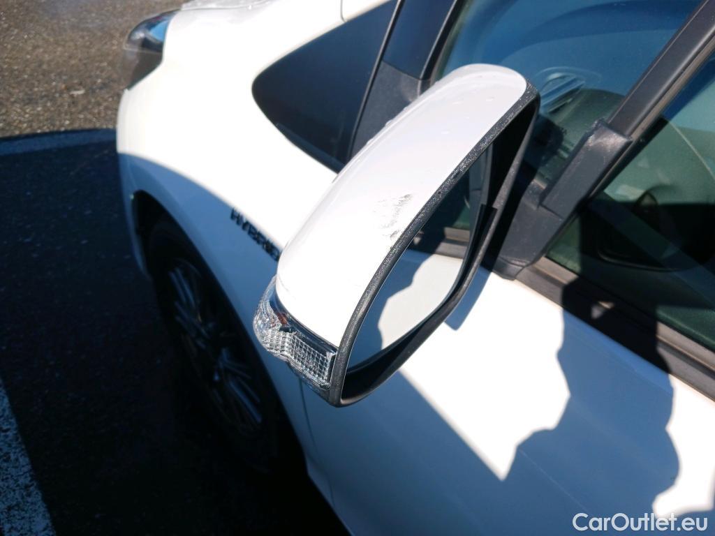  Toyota  Yaris TOYOTA  / 2017 / 5P / berlina con portón 1.5 Hybrid Active #30