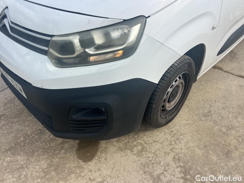  Citroen  Berlingo CITROEN  / 2018 / 4P / combi Talla M BlueHDi 100 LIVE (AC) #17