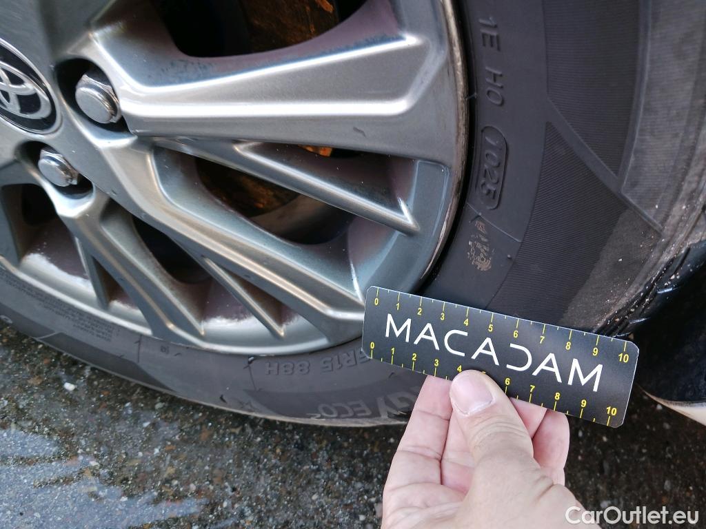  Toyota  Yaris TOYOTA  / 2017 / 5P / berlina con portón 1.5 Hybrid Active #9