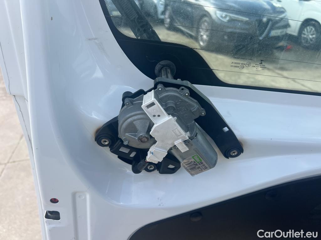  Citroen  Berlingo CITROEN  / 2018 / 4P / combi Talla M BlueHDi 100 LIVE (AC) #32