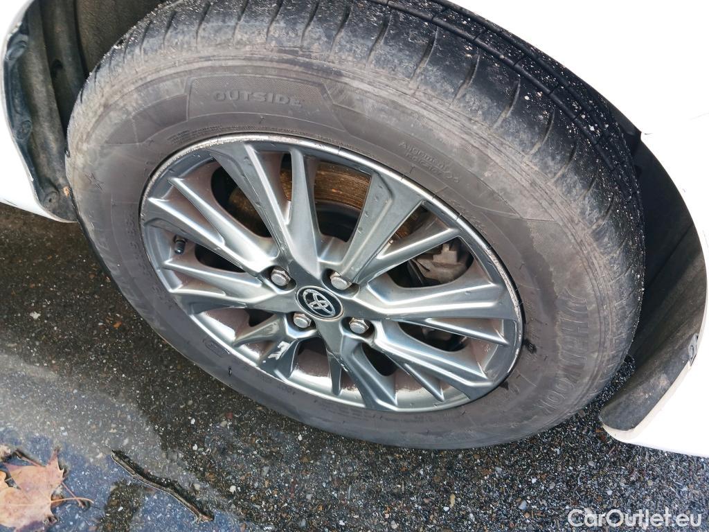  Toyota  Yaris TOYOTA  / 2017 / 5P / berlina con portón 1.5 Hybrid Active #10