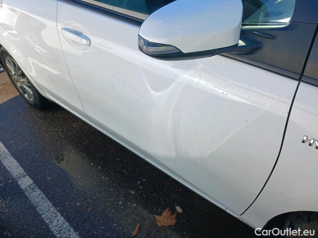  Toyota  Yaris TOYOTA  / 2017 / 5P / berlina con portón 1.5 Hybrid Active #32