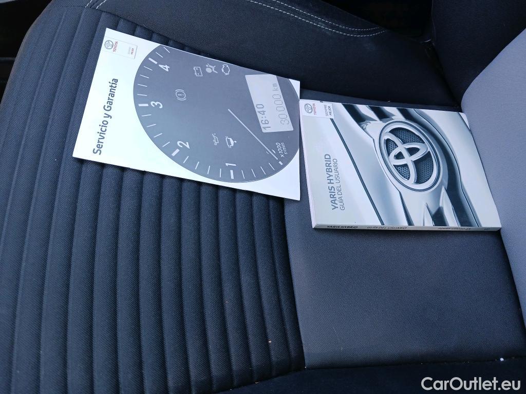  Toyota  Yaris TOYOTA  / 2017 / 5P / berlina con portón 1.5 Hybrid Active #14