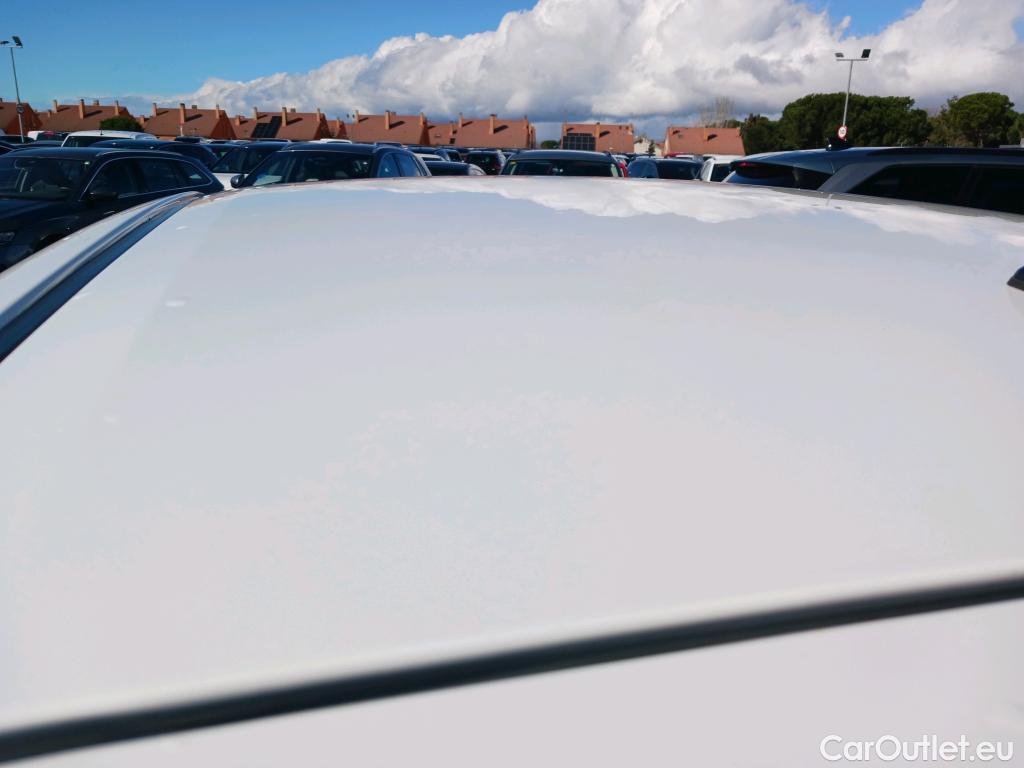  Toyota  Yaris TOYOTA  / 2017 / 5P / berlina con portón 1.5 Hybrid Active #2