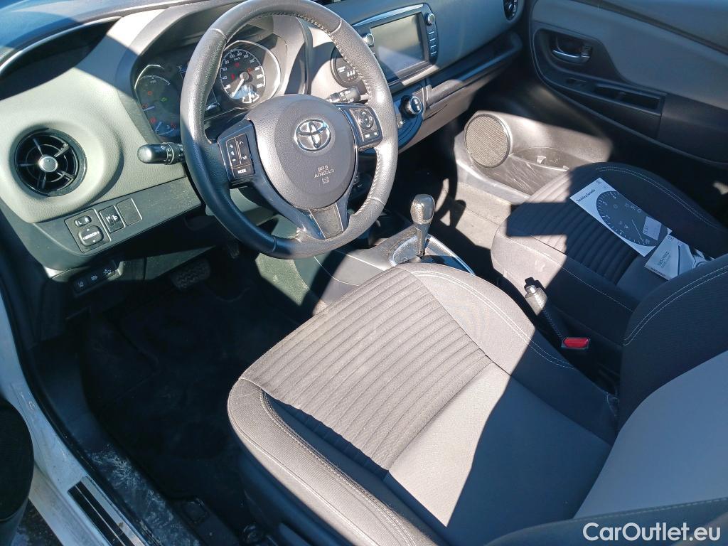  Toyota  Yaris TOYOTA  / 2017 / 5P / berlina con portón 1.5 Hybrid Active #6