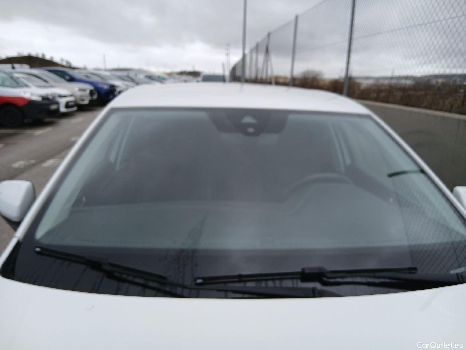  Volkswagen  Polo VOLKSWAGEN  / 2021 / 5P / berlina con portón Life 1.0 TSI 70kW (95CV) #3