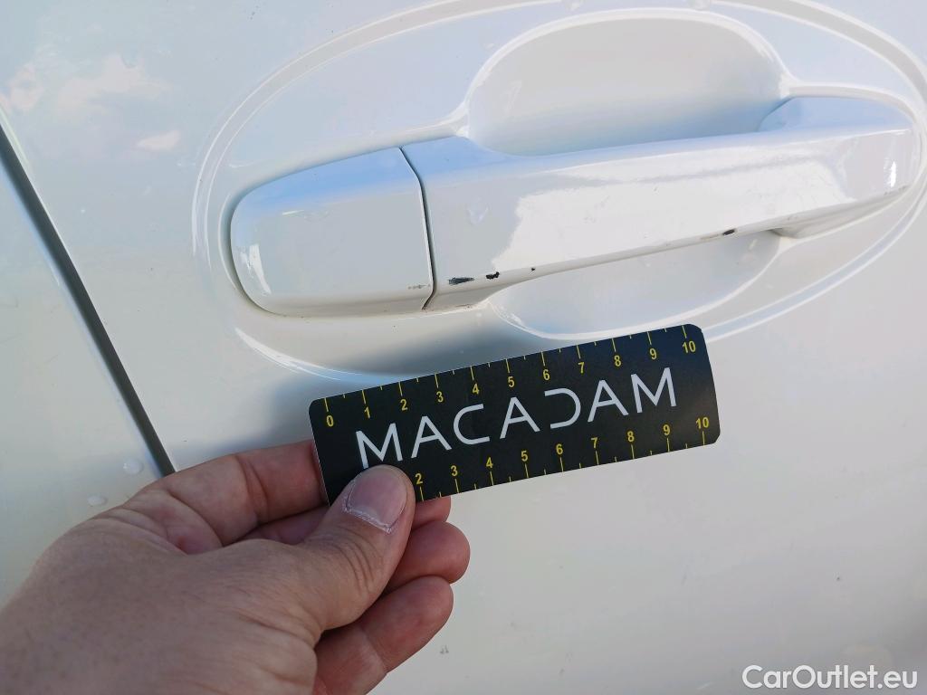  Toyota  Yaris TOYOTA  / 2017 / 5P / berlina con portón 1.5 Hybrid Active #27