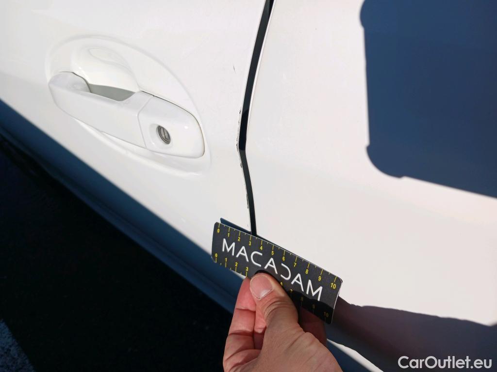  Toyota  Yaris TOYOTA  / 2017 / 5P / berlina con portón 1.5 Hybrid Active #13